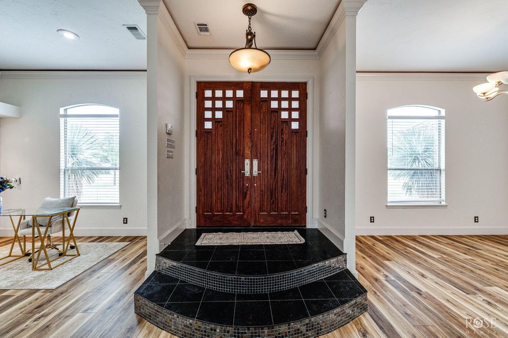 Image 5 of property listing at 1617 Stonebridge Drive, San Angelo, TX 76904