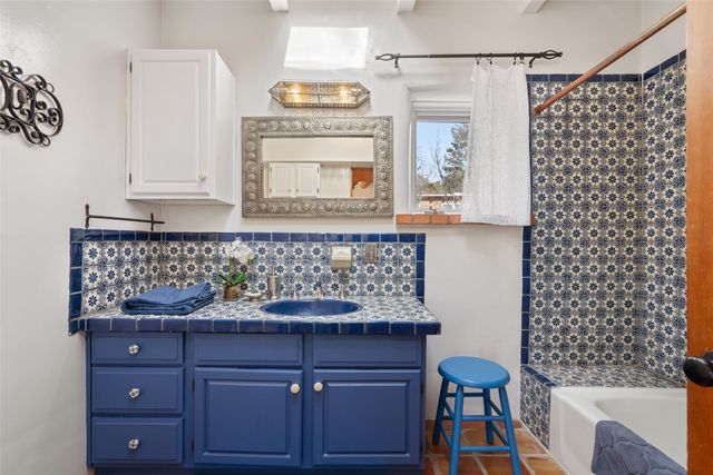 2 Florencio Road, Santa Fe, NM 87506