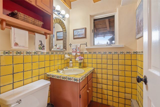 2 Florencio Road, Santa Fe, NM 87506