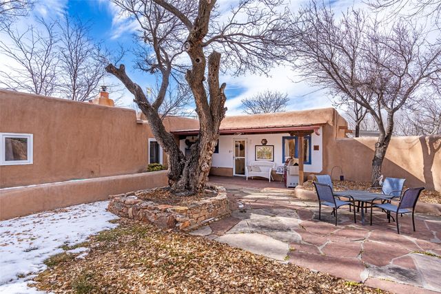 2 Florencio Road, Santa Fe, NM 87506