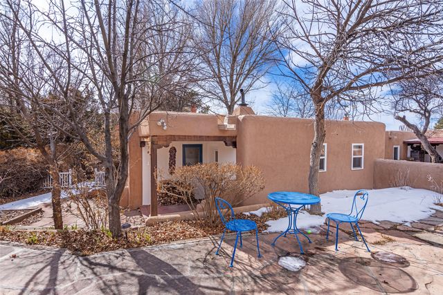 2 Florencio Road, Santa Fe, NM 87506