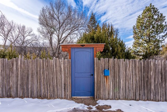 2 Florencio Road, Santa Fe, NM 87506