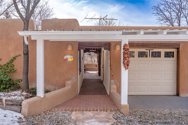 2 Florencio Road, Santa Fe, NM 87506