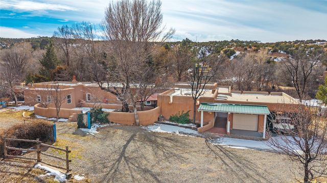 2 Florencio Road, Santa Fe, NM 87506