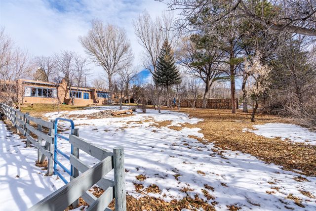 2 Florencio Road, Santa Fe, NM 87506