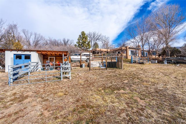 2 Florencio Road, Santa Fe, NM 87506