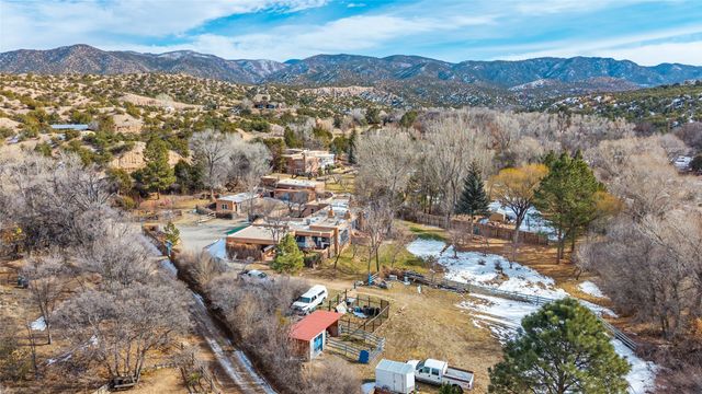 2 Florencio Road, Santa Fe, NM 87506