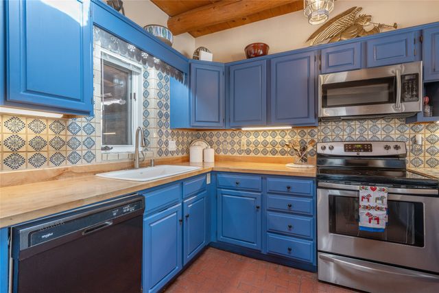 2 Florencio Road, Santa Fe, NM 87506