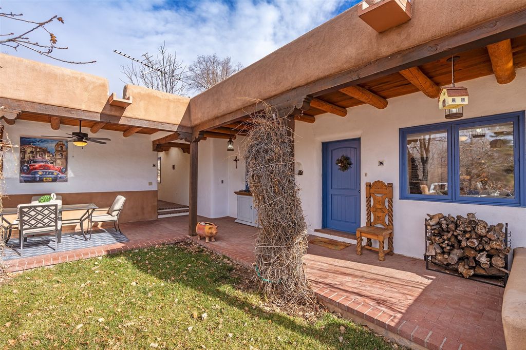 2 Florencio Road, Santa Fe, NM 87506