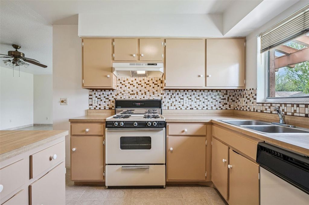 Image 11 of property listing at 10113 MUSKET LANE, Orlando, FL 32821