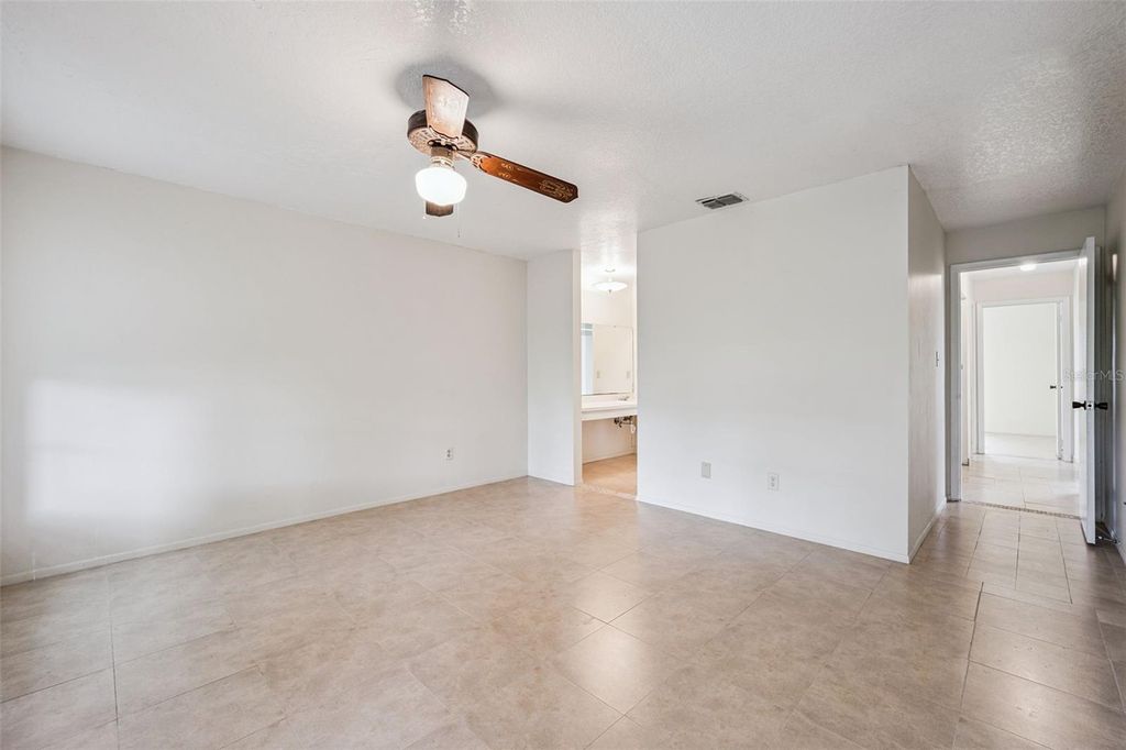 Image 15 of property listing at 10113 MUSKET LANE, Orlando, FL 32821