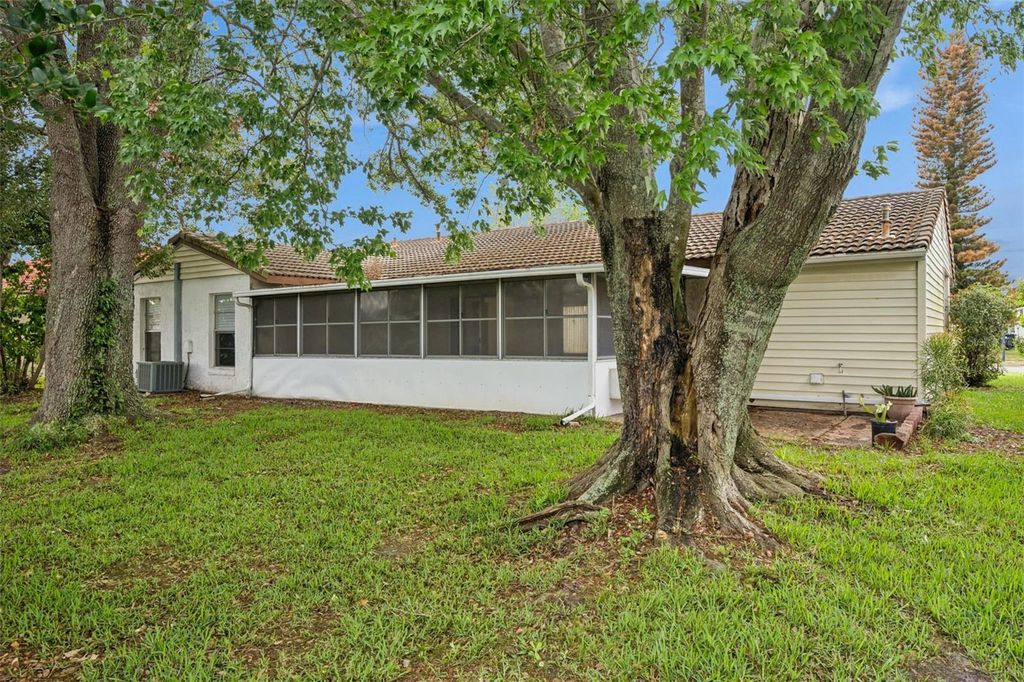 Image 23 of property listing at 10113 MUSKET LANE, Orlando, FL 32821