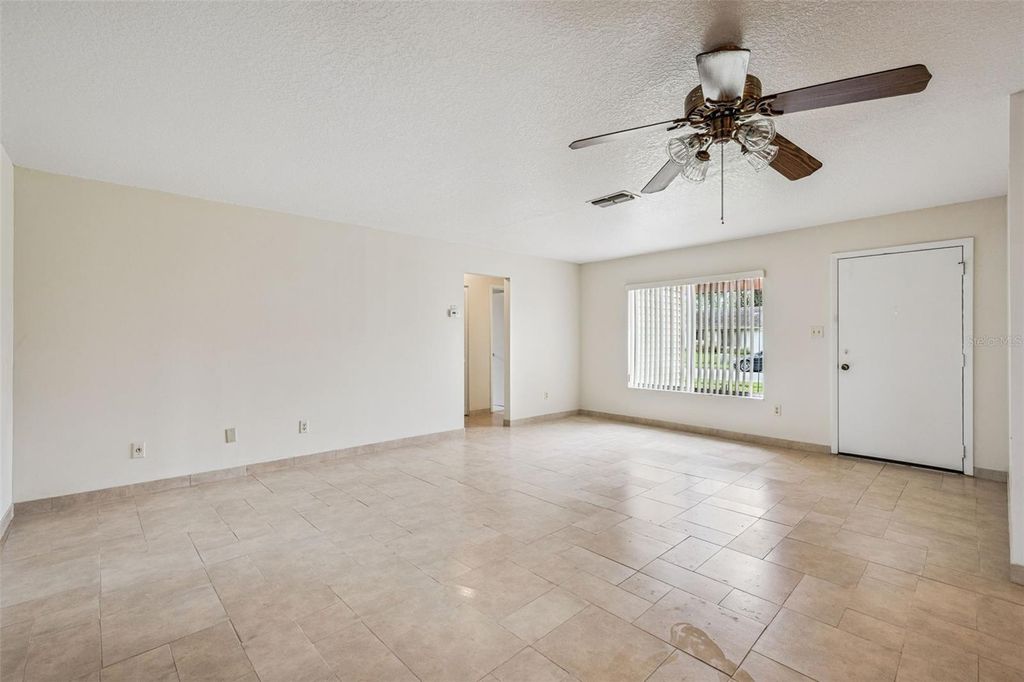 Image 4 of property listing at 10113 MUSKET LANE, Orlando, FL 32821