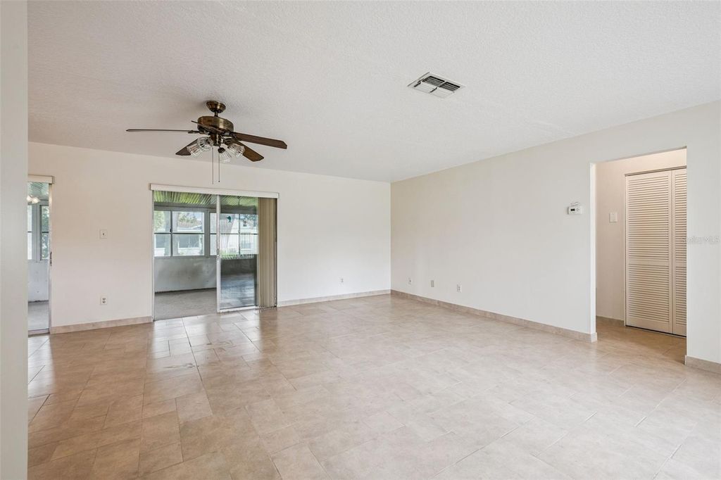 Image 5 of property listing at 10113 MUSKET LANE, Orlando, FL 32821