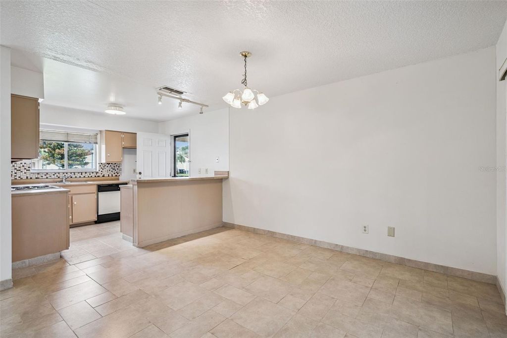 Image 8 of property listing at 10113 MUSKET LANE, Orlando, FL 32821