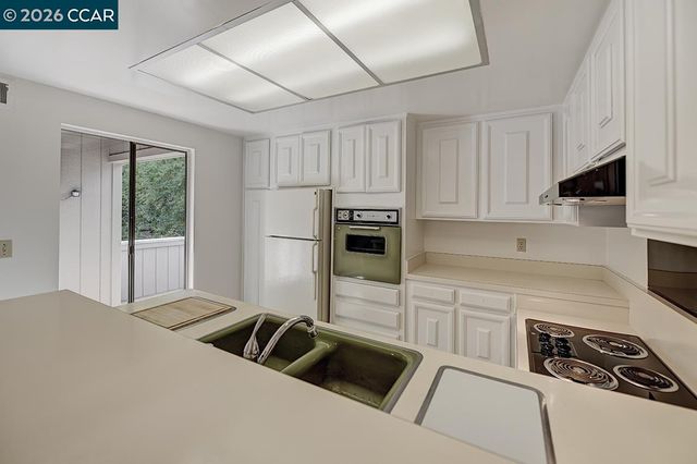 1641 Canyonwood Ct 3, Walnut Creek, CA 94595