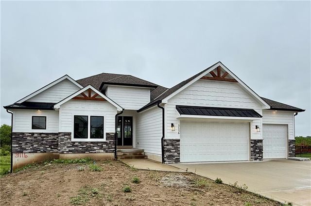 3116 SW Summit View Trail, Lee's Summit, MO 64082
