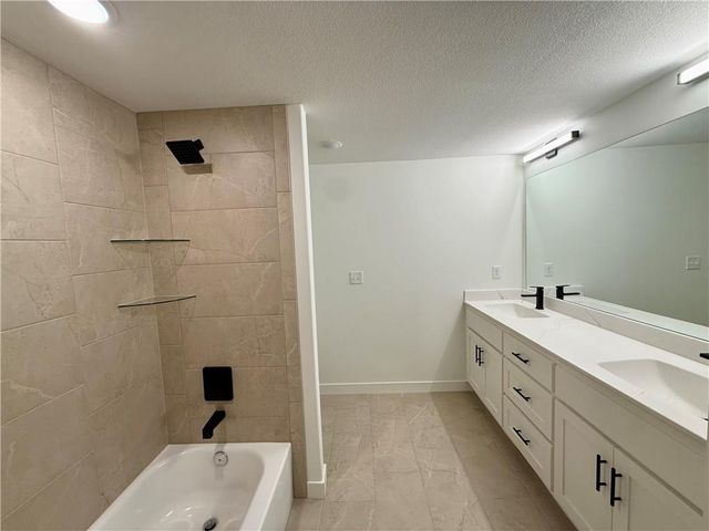 3116 SW Summit View Trail, Lee's Summit, MO 64082