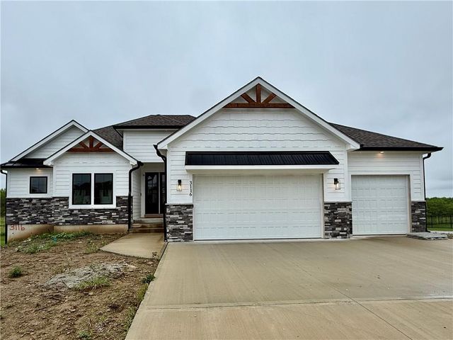3116 SW Summit View Trail, Lee's Summit, MO 64082