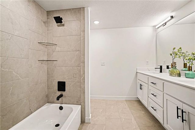 3116 SW Summit View Trail, Lee's Summit, MO 64082
