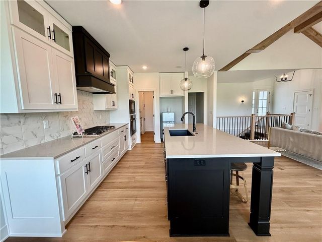 3116 SW Summit View Trail, Lee's Summit, MO 64082
