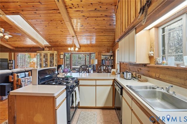 17172 English Walnut Rd, Beaverdam, VA 23015