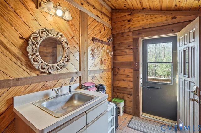 17172 English Walnut Rd, Beaverdam, VA 23015