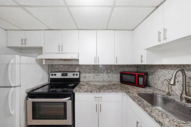 8005 W Six Avenue B, Hialeah, FL 33014