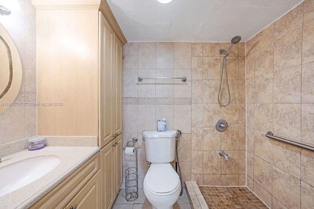 8005 W Six Avenue B, Hialeah, FL 33014