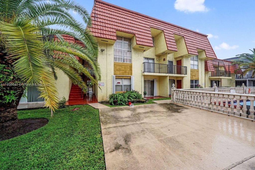 8005 W Six Avenue B, Hialeah, FL 33014