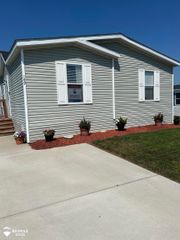 149 W Chestnut Circle, Davison, MI 48423