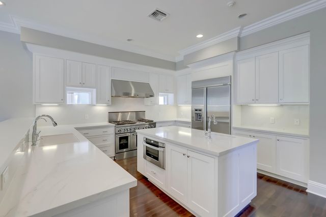 425 NE 11th Avenue, Fort Lauderdale, FL 33301