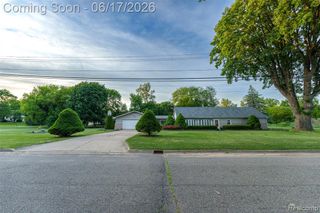 921 E Northfield Avenue, Pontiac, MI 48340
