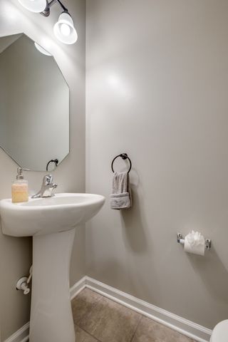 1037 Capital Funds Ct, Nashville, TN 37217