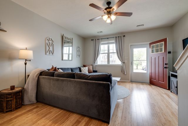 1037 Capital Funds Ct, Nashville, TN 37217