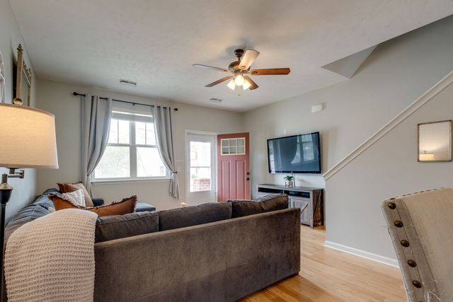 1037 Capital Funds Ct, Nashville, TN 37217