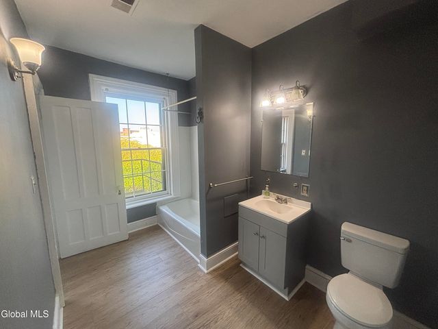 17 Ash Grove Place 4, Albany, NY 12202