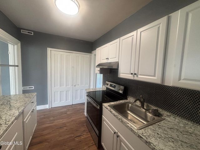 17 Ash Grove Place 4, Albany, NY 12202