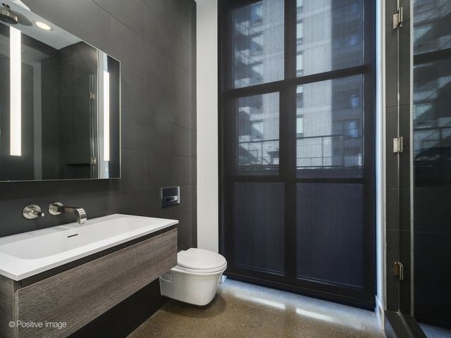 900 W Washington Boulevard 302, Chicago, IL 60607