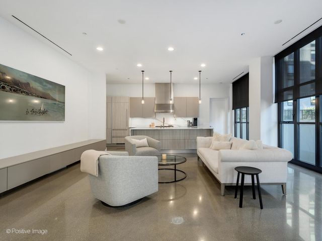 900 W Washington Boulevard 302, Chicago, IL 60607