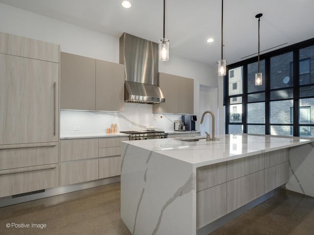 900 W Washington Boulevard 302, Chicago, IL 60607