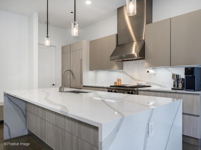 900 W Washington Boulevard 302, Chicago, IL 60607