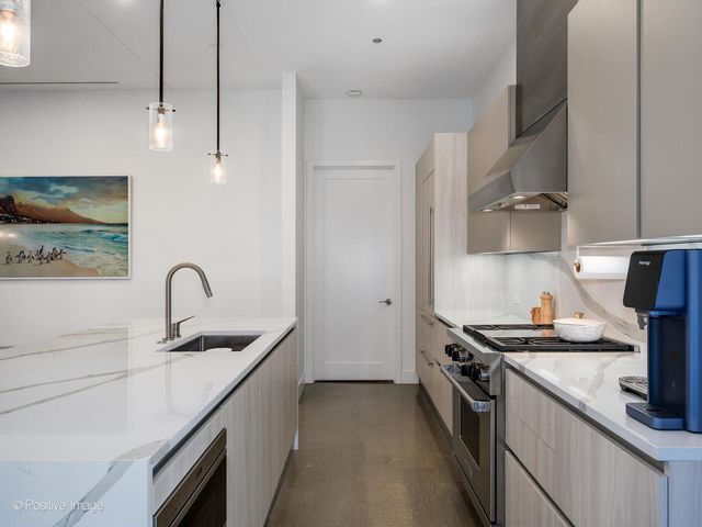 900 W Washington Boulevard 302, Chicago, IL 60607