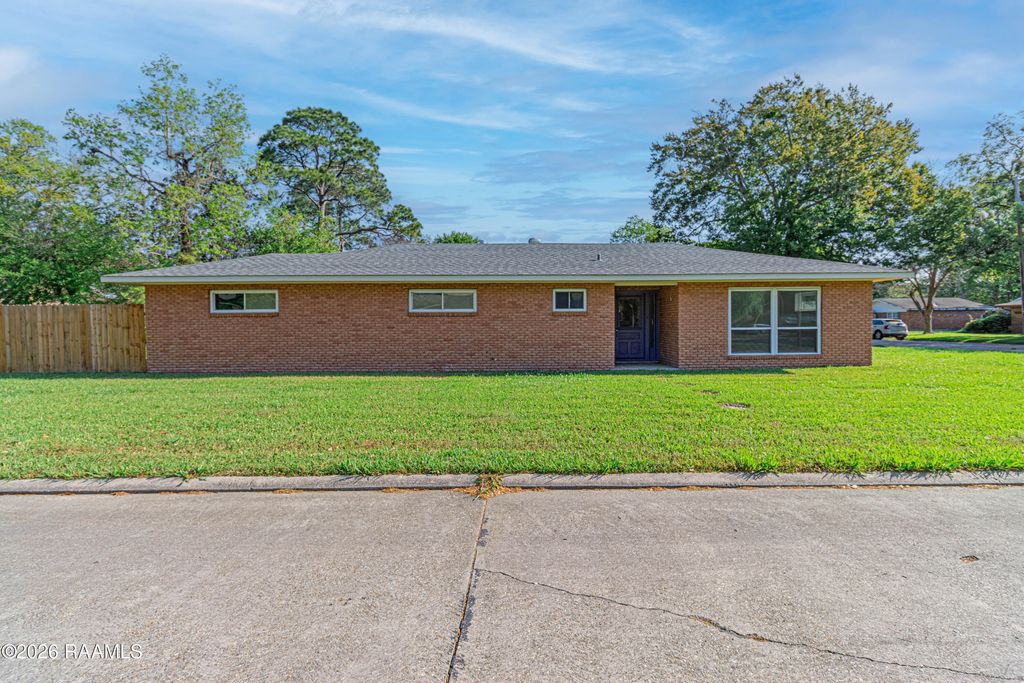 801 Vicnaire Street, New Iberia, LA 70563