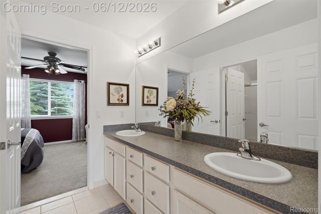 470 Delmar Court, Highland Charter Township, MI 48357