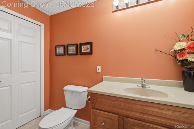 470 Delmar Court, Highland Charter Township, MI 48357