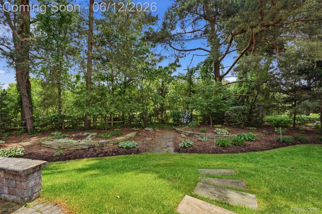 470 Delmar Court, Highland Charter Township, MI 48357