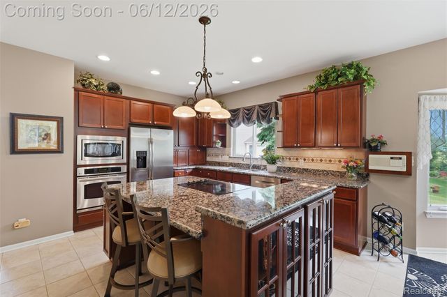 470 Delmar Court, Highland Charter Township, MI 48357
