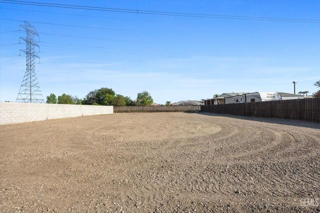 15100 Dobbs Avenue, Bakersfield, CA 93314