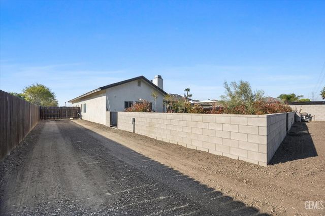 15100 Dobbs Avenue, Bakersfield, CA 93314